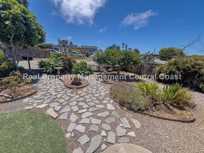 Foto del edificio - AVAILABLE AUGUST - Charming Morro Bay Home...