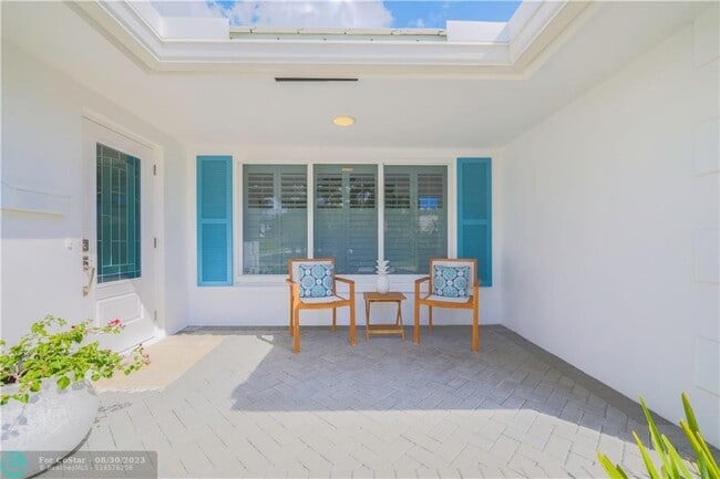 Building Photo - 1070 Tamarind Way