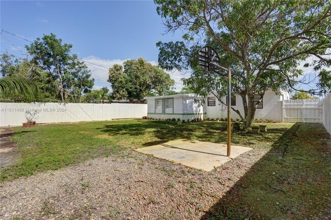 Building Photo - 1131 NW 17th Ave
