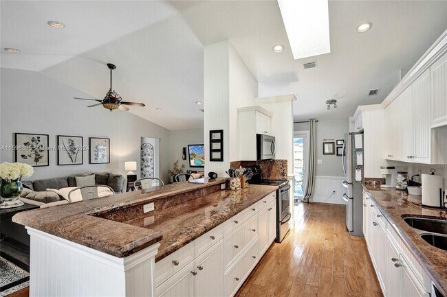 Foto del edificio - 874 Blueberry Dr