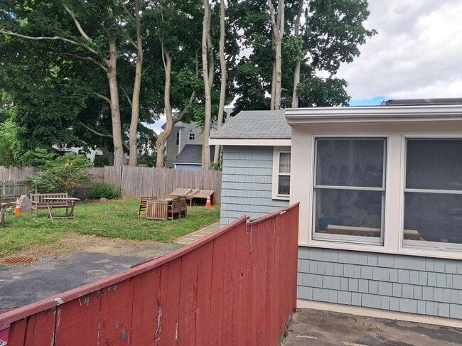 Vista del patio cercado - 128 Trenton St