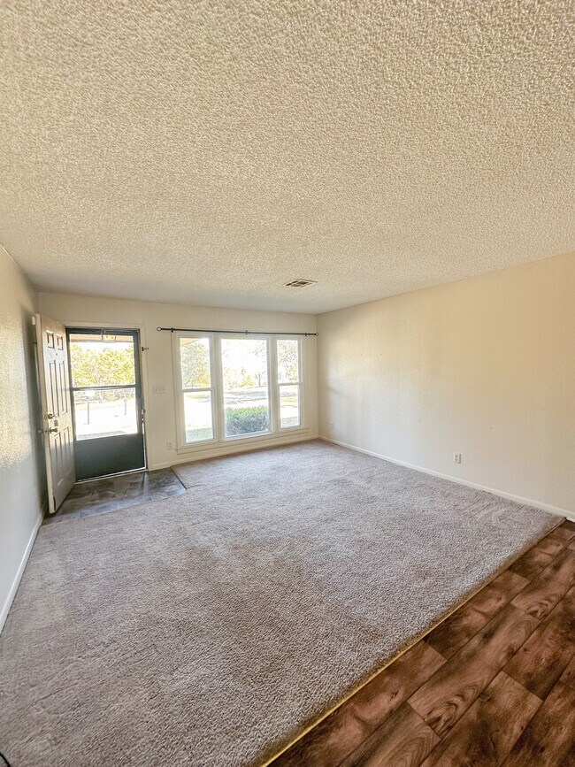 Foto del edificio - 924 NW Runyon Rd