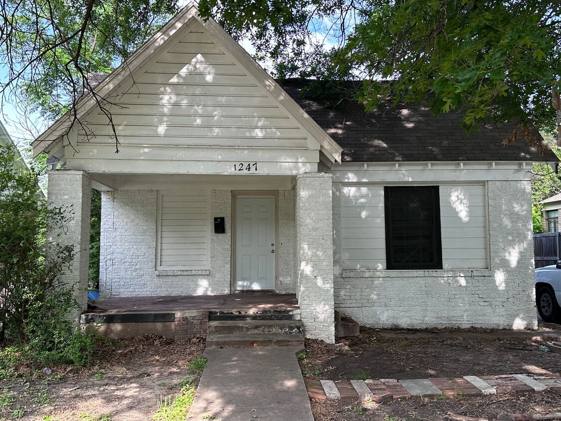 Primary Photo - 2 Bed, 1 Bath House available