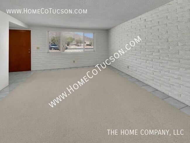 Foto del edificio - 8905 N Hickory Dr