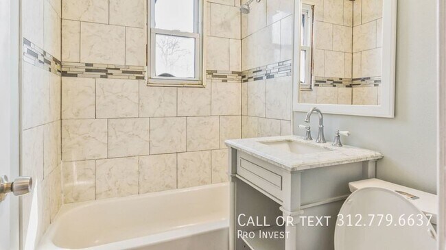Building Photo - Solid Brick 3-bed 1-bath with hardwood flo...