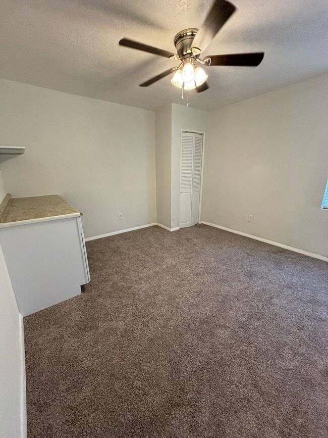 Building Photo - 2014 Pineway Dr