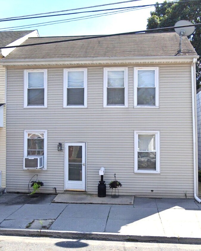 Foto principal - 3 Bedroom 1 Bath House