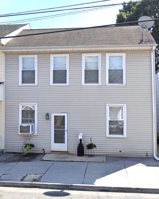 Primary Photo - 3 Bedroom 1 Bath House