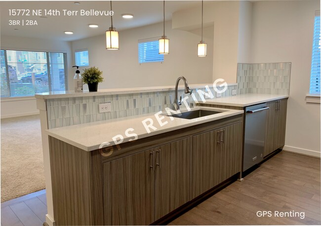 Foto del edificio - Crossroads Village Bellevue- Rare 1 level ...