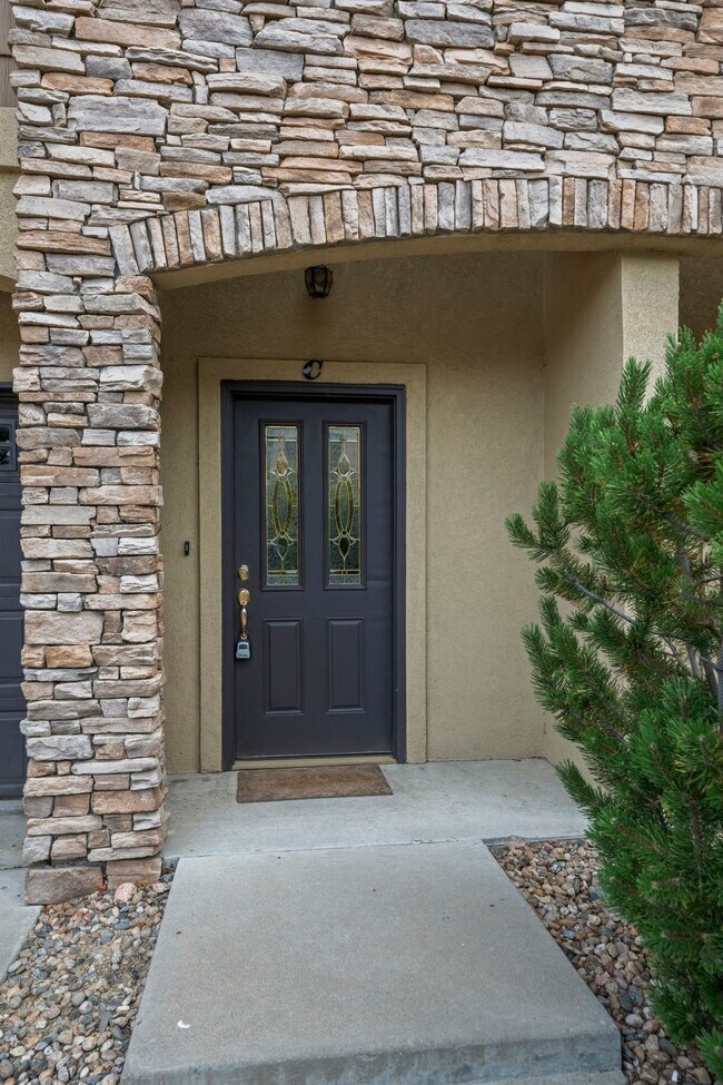 Building Photo - 2125 Calais Dr