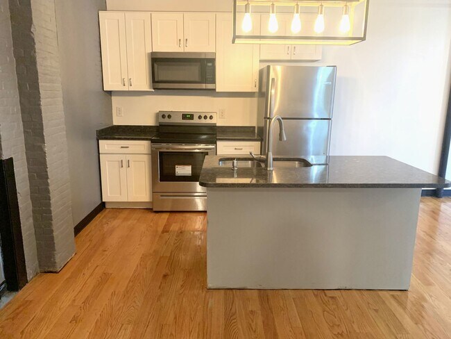 Foto del edificio - 548 Roosevelt Ave