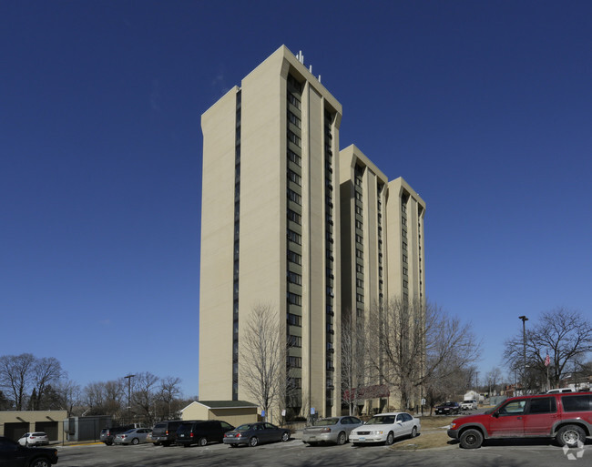 Building Photo - Lowry Tower