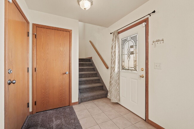 Building Photo - 7327 Carlin Grv