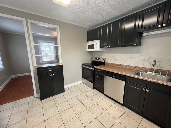 Building Photo - One Level House off Langhorne Road