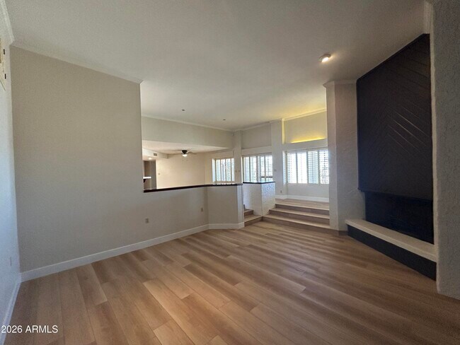 Building Photo - 985 E Campina Ln