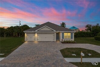 Building Photo - 1903 Cape Coral Pkwy W