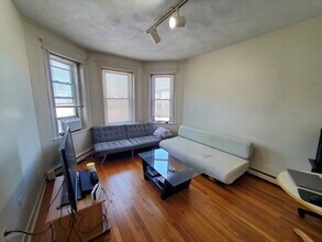 Building Photo - 15 Colborne Rd