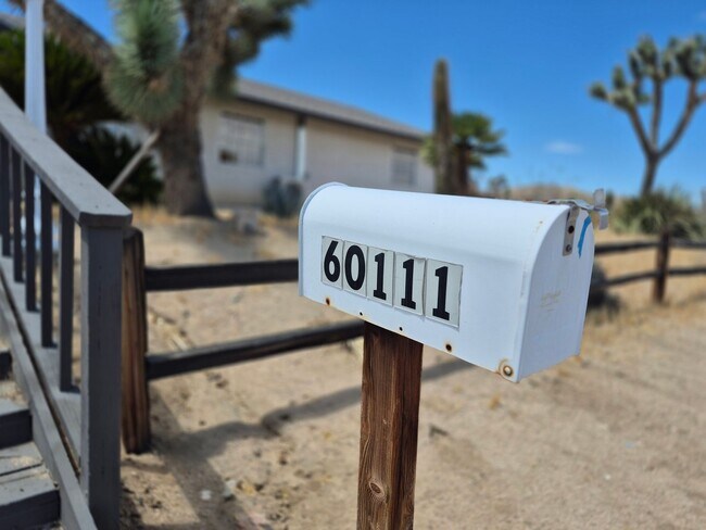 Building Photo - Joshua Tree Home with Awesome Views!