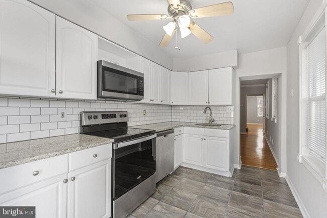 Building Photo - 12 S Washington St