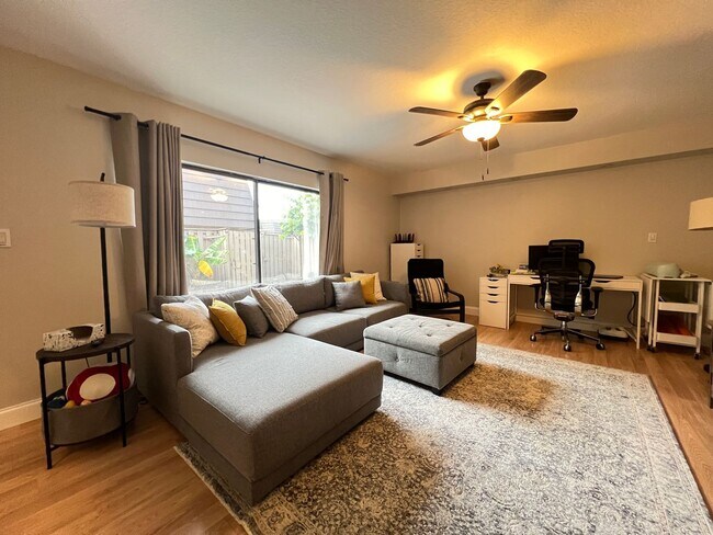 Building Photo - Cozy 2 Story Home at the heart of Palm Bea...