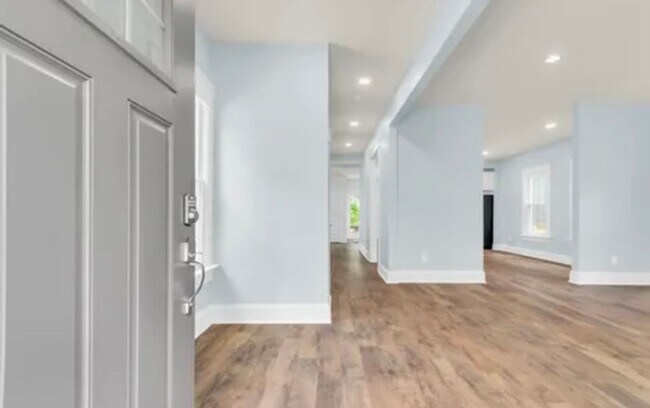 Foto del edificio - Gorgeous 3/2 Located 1 Block From Downtown Greenville!