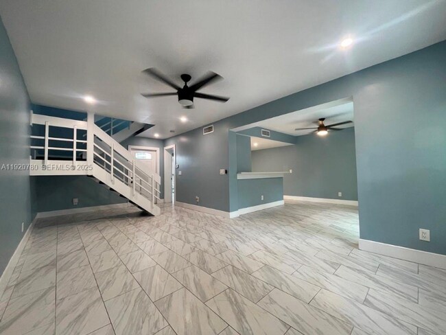 Foto del edificio - 330 Sunshine Dr