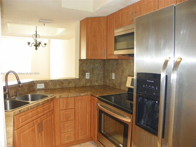 Building Photo - 735 SW 148th Ave