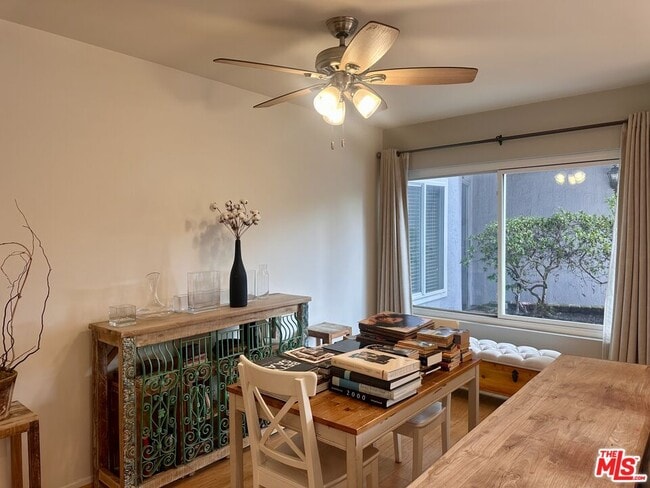 Foto del edificio - 5870 Green Valley Cir