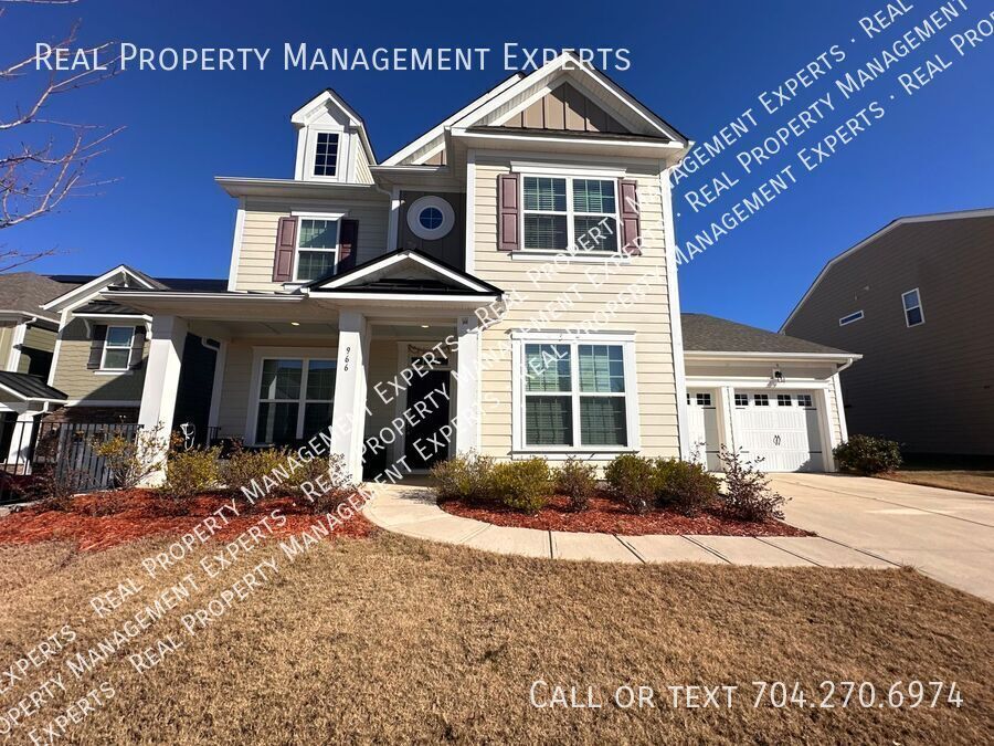 Foto principal - Spacious 5BR/3.5BA Furnished Home in Concord!