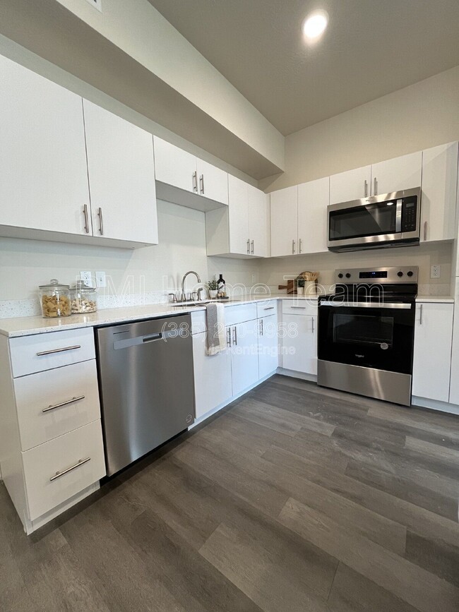 Building Photo - 155 9th St