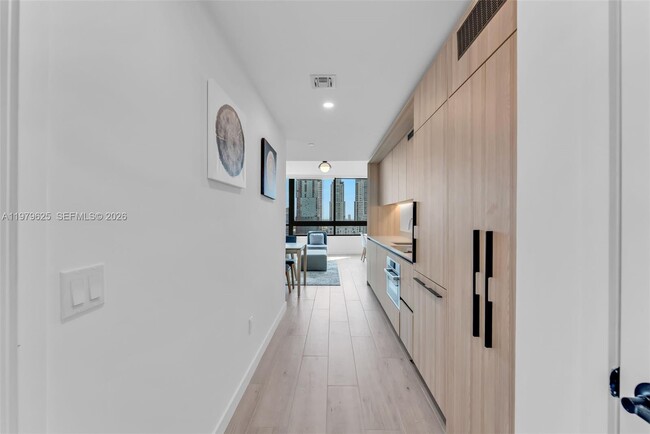 Building Photo - 225 N Miami Ave