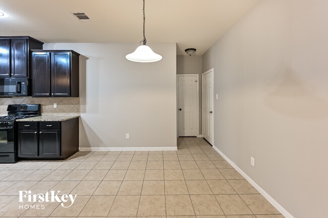 Foto del edificio - 13142 Lucy Grove Ln