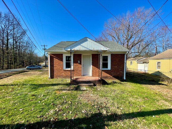 Foto del edificio - 3 Bedroom 1 Bathroom Home Located In Green...