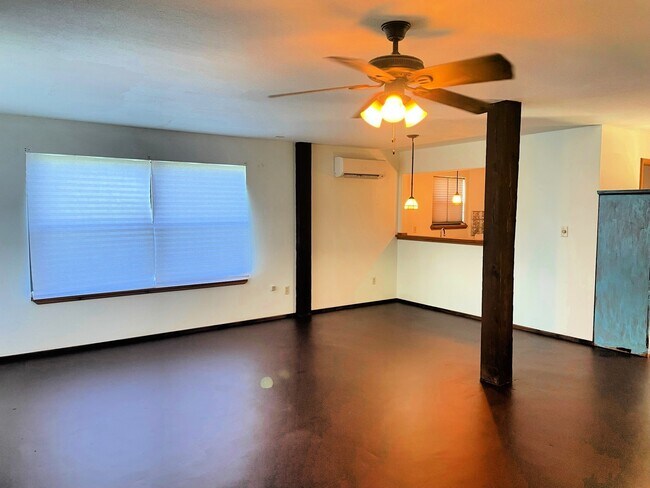 Foto del edificio - 1472 Lakeside Dr