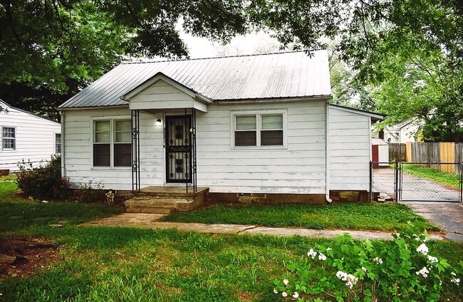 Building Photo - 3021 Wahl St