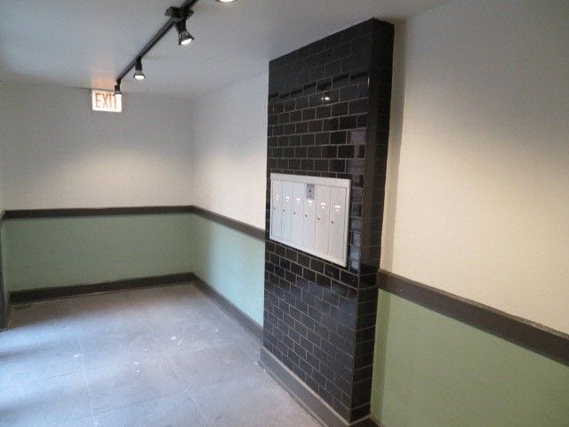 Building Photo - 845 W Agatite Ave