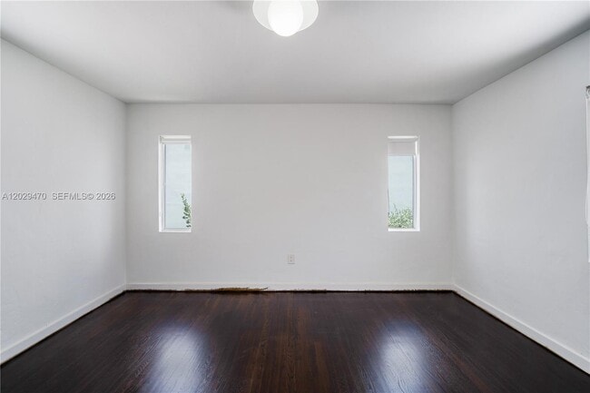 Building Photo - 550 W 49th St