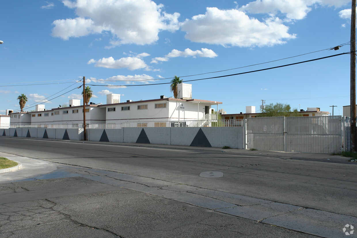 Building Photo - 1001 W McWilliams Ave