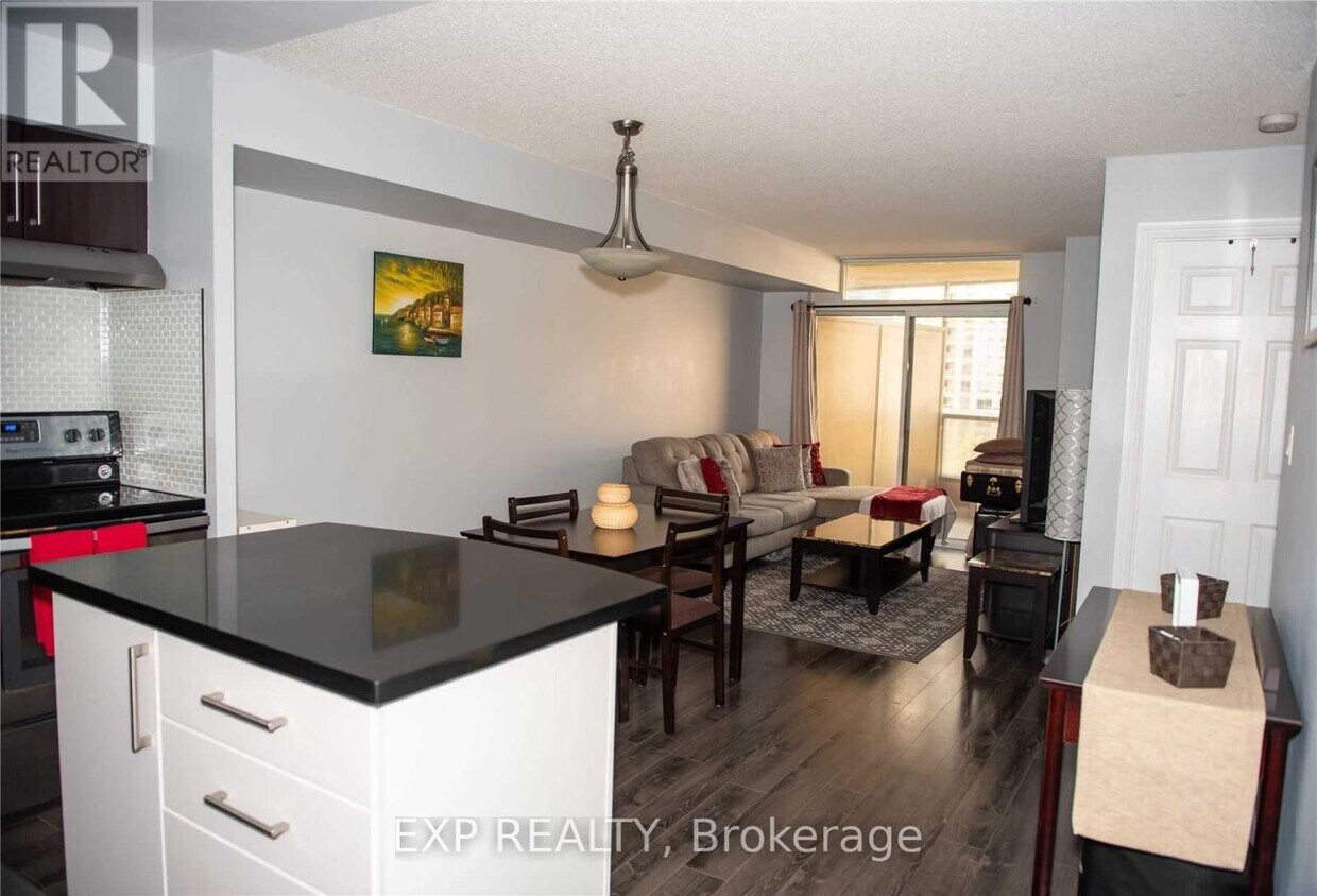 Photo principale - 3880-3880 Duke of York Blvd