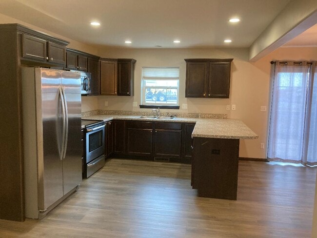 Building Photo - 129 Woodstone Ln SW