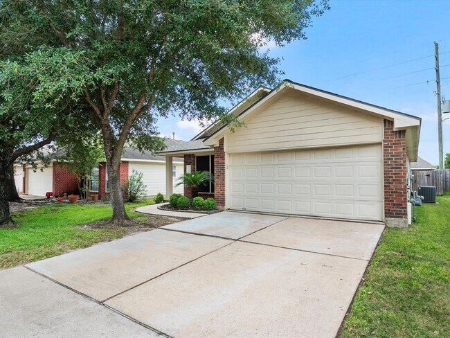 Building Photo - 21639 Falvel Lake Dr