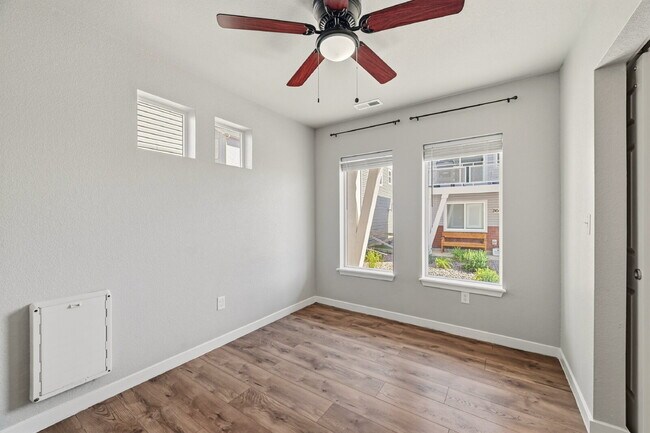 Foto del edificio - $2,245.95, 3 bed, 2.5 bath, located in Colorado Springs with a Balcony