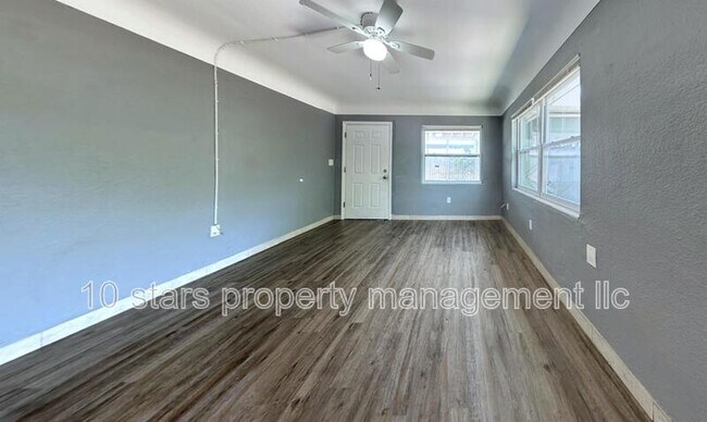 Foto del edificio - 226 North Saturn Avenue