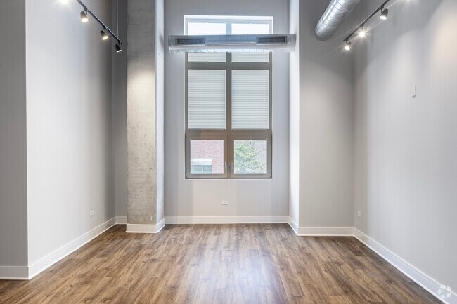 3 habitaciones, 2 baños, sala de estar de 130 metros cuadrados - 3833 N Broadway St