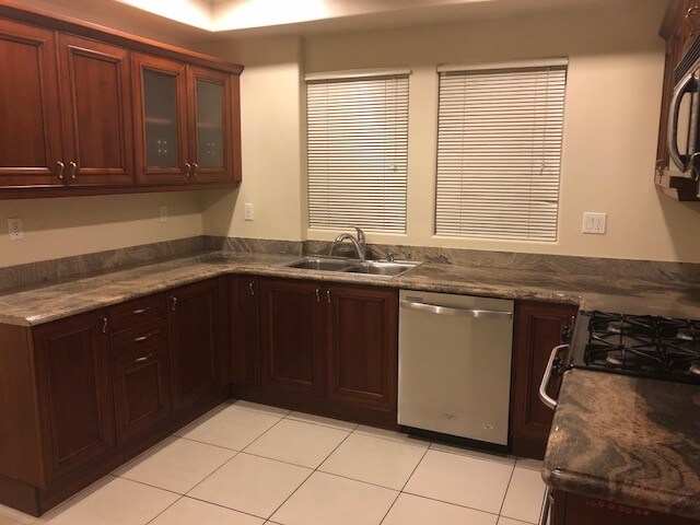 kitchen - 465 E Magnolia Blvd