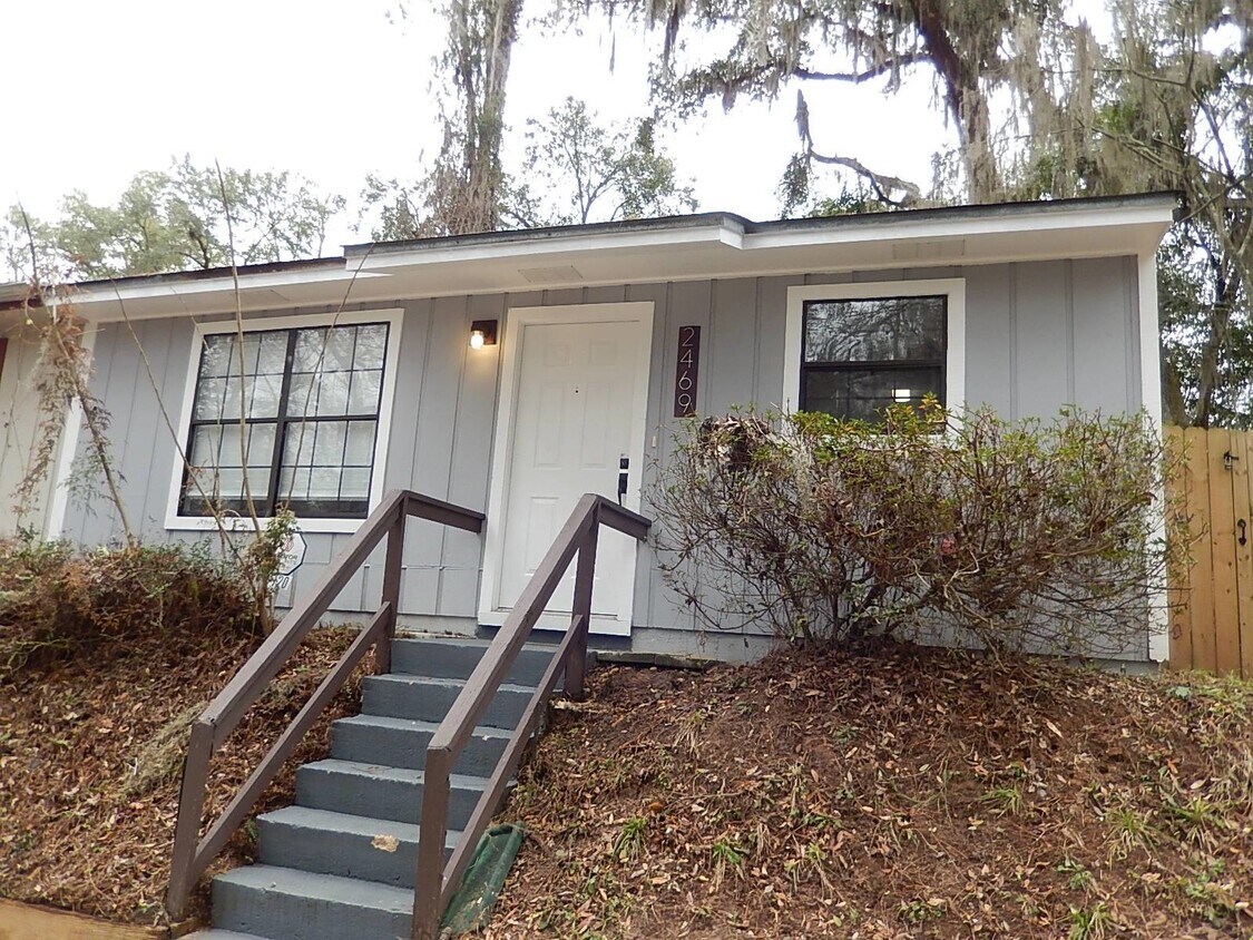 Primary Photo - 2469 Raymond Diehl Rd