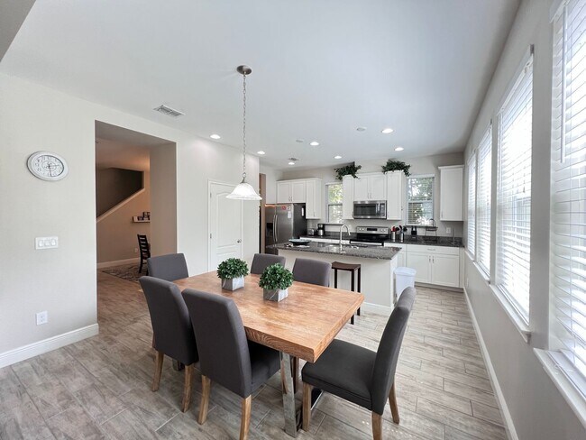 Building Photo - Perfect Home waiting for you! FULLY FURNIS...