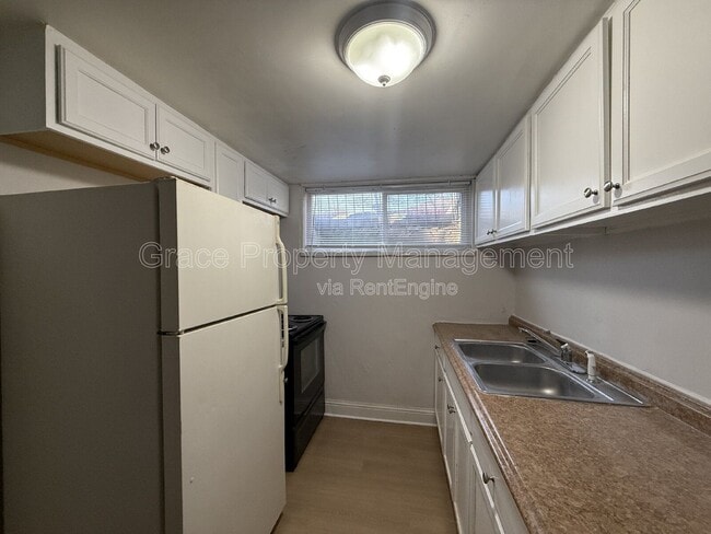 Building Photo - 1952 Oswego St