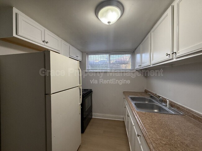 Foto del edificio - 1952 Oswego St