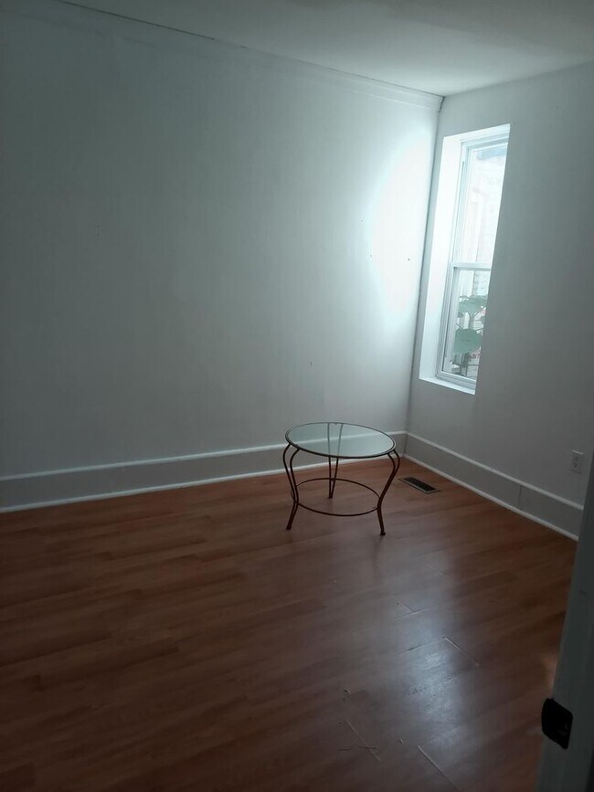 Foto del edificio - Large lovely 3BR, 1.5 bathroom home